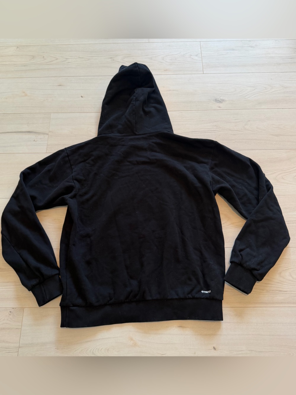 J Balvin Men’s Black Pullover Hoodie with Smiling Daisy Graphic - Picture 4 of 4